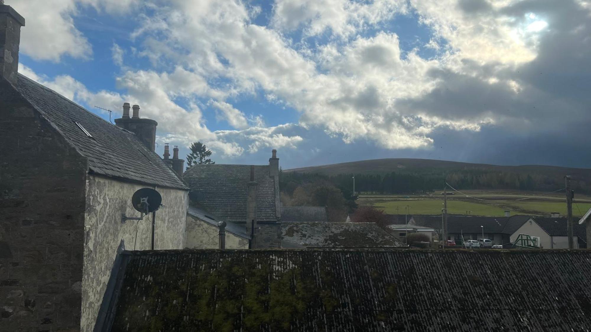 Hotel Square Tomintoul Exterior foto