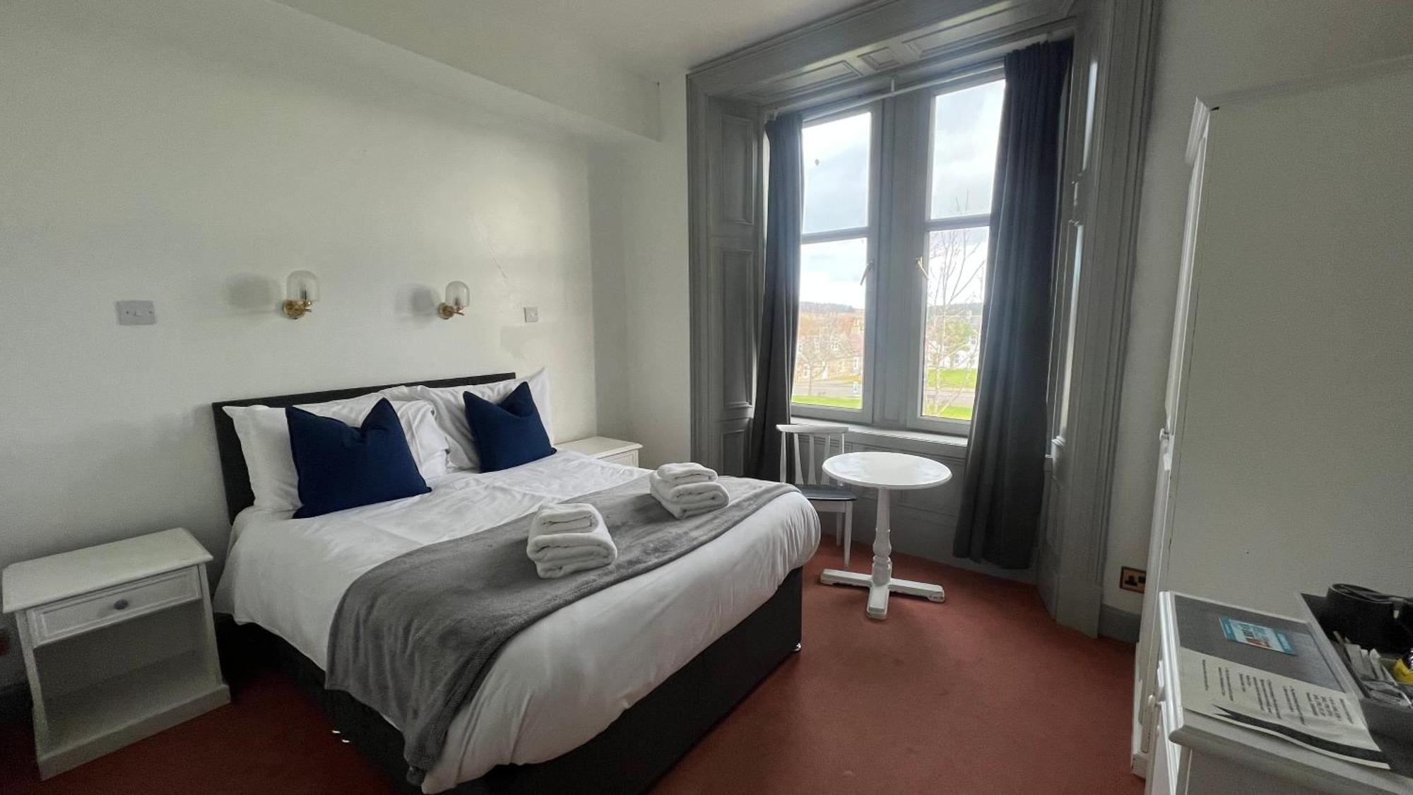 Hotel Square Tomintoul Exterior foto